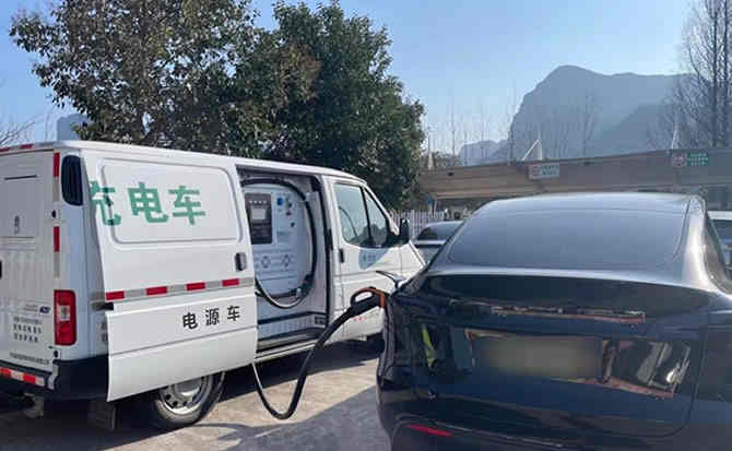 吐鲁番汽车搭电