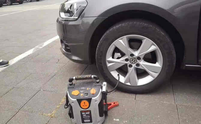 吐鲁番汽车搭电案例