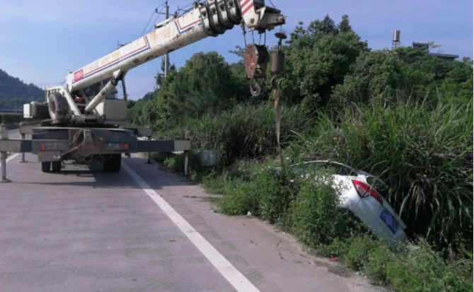 吐鲁番重载吊车救援